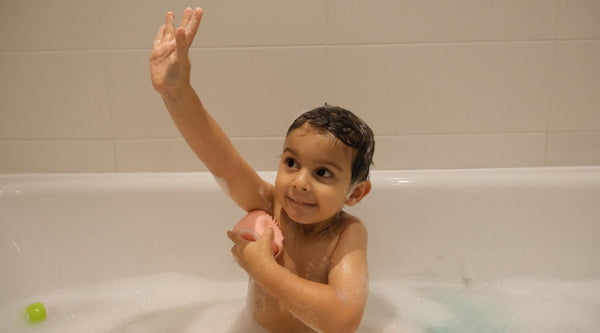 Why you should teach your kids to bath themselves